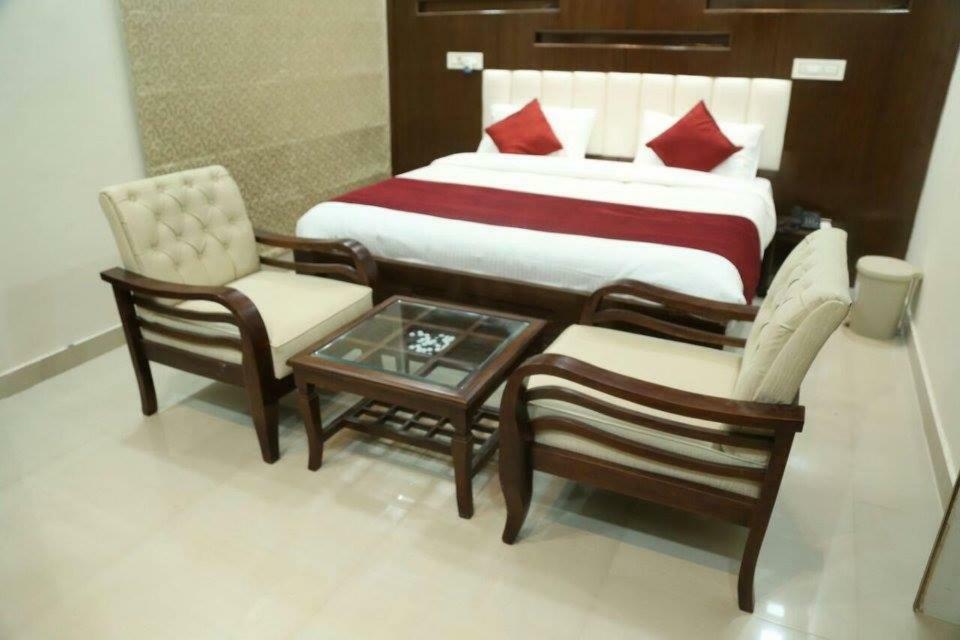 Hotel Eurasia Zirakpur 外观 照片